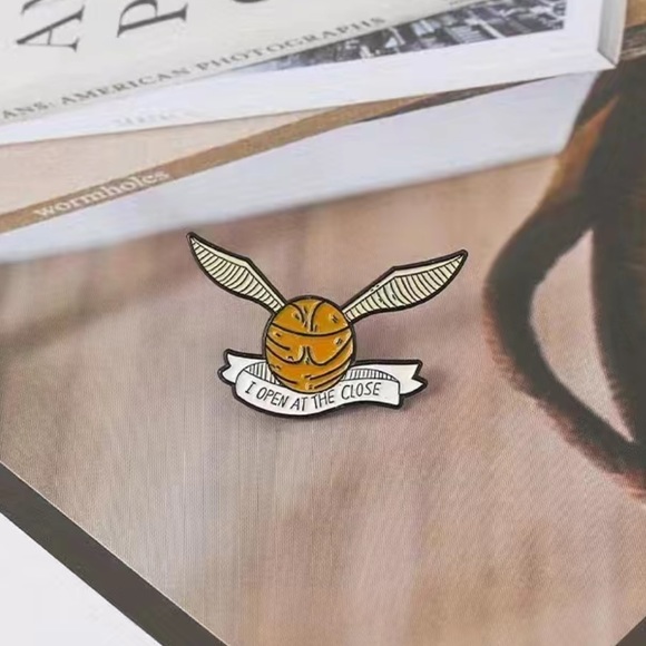 Golden Snitch Pin - Picture 2 of 7